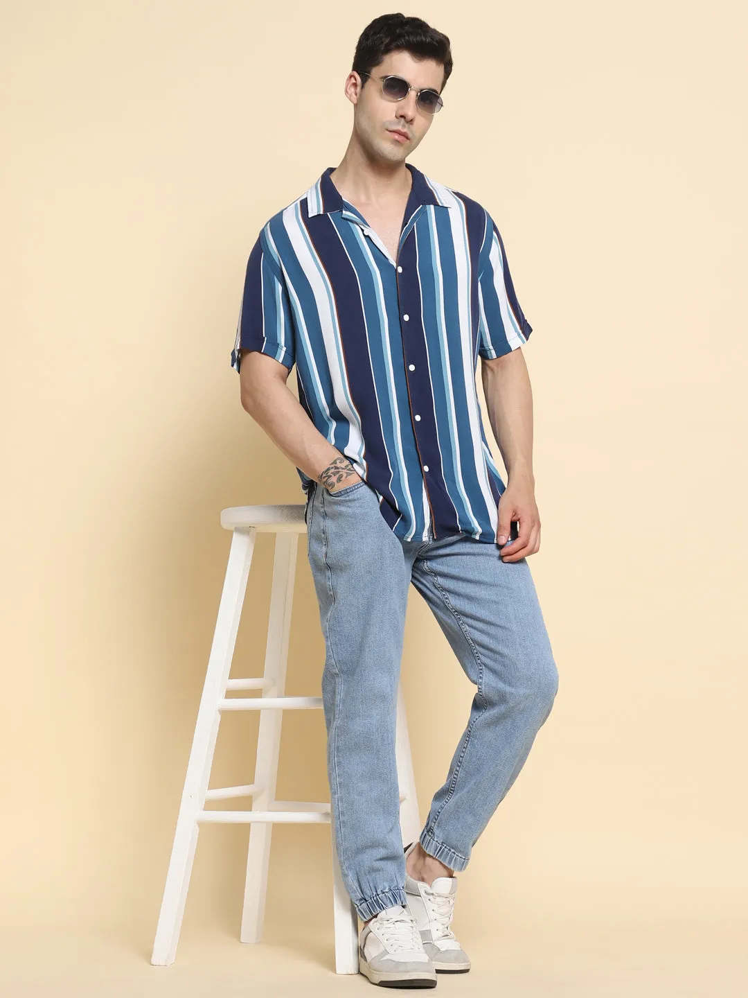 Men's Slim Fit Medium Blue Denim Jeans Waistband With Belt Loops Has A Button Rivet And Zip Closure