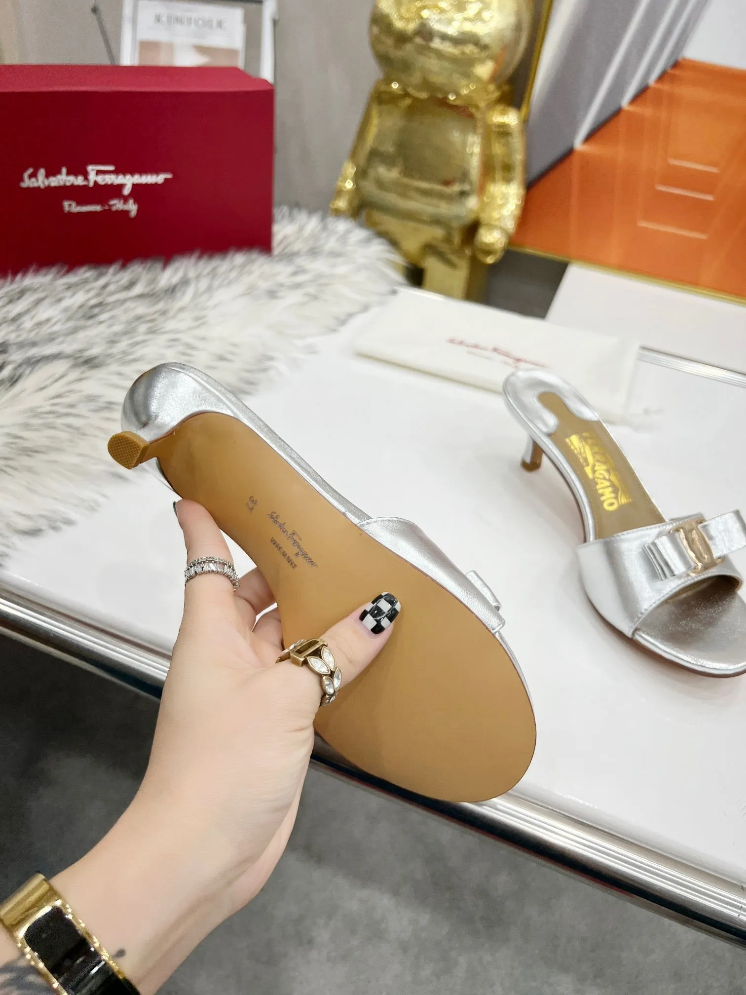SE801  Size5-12   Heels:5cm Material: Cowhide  Lining: Sheep skin Sole: Italian leather