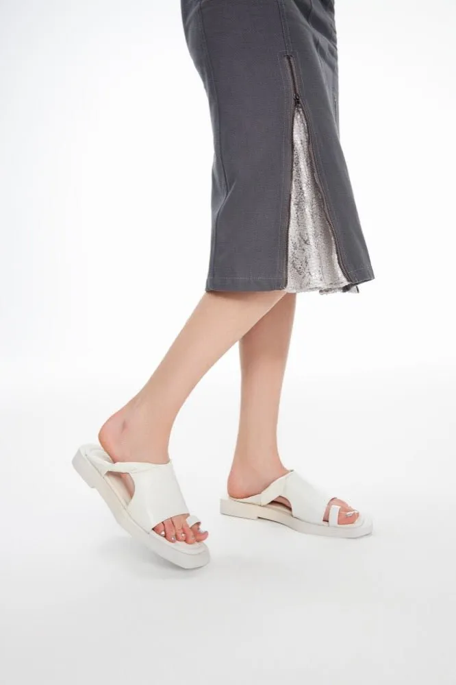 Twist Open Toe Cutaway Bottom Slippers in White